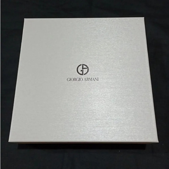GIORGIO ARMANI NWOT‎ Gift Box with Bow and Tissue - Picture 1 of 6